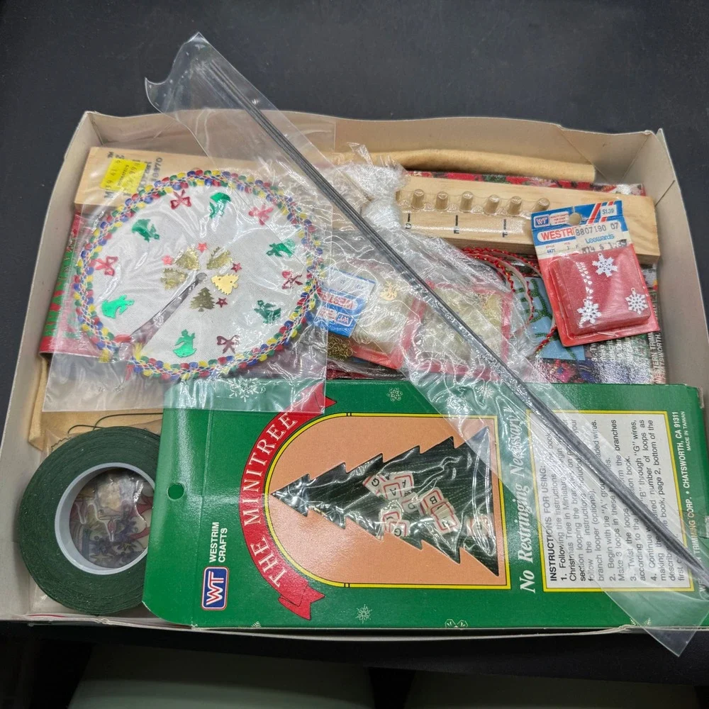 Vintage Westrim Crafts Mini Tree Starter Kit Christmas DIY Green Beaded w/ Stand - Picture 10 of 12